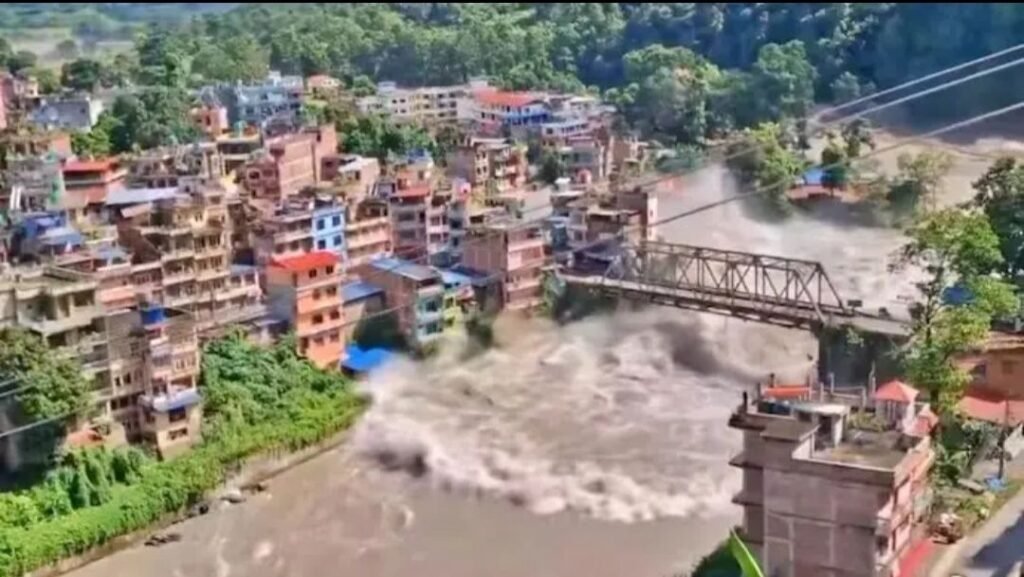 नेपाल में अचानक प्रलय जैसी बाढ़: क्या था कारण और कैसे बनी तबाही की स्थिति?